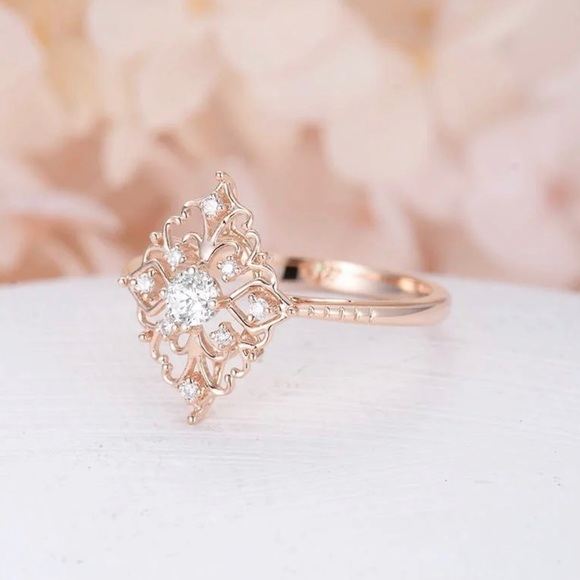 ✨SOLD OUT✨Vintage Style 18K Rose Gold Ring✨ - Picture 4 of 6